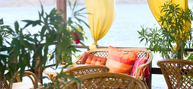 How to Choose Outdoor Pillows and Cushions for Your Patio or Porch