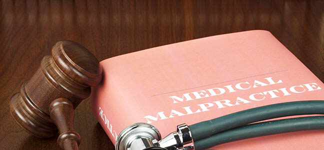 What are the responsibilities of the Medical Malpractice Lawyer?